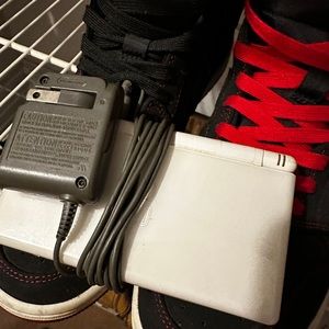 White Nintendo DS lite w/ charger